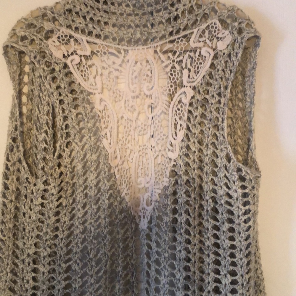 Woman’s fall gray & white perch knit boho crochet kimono cardigan